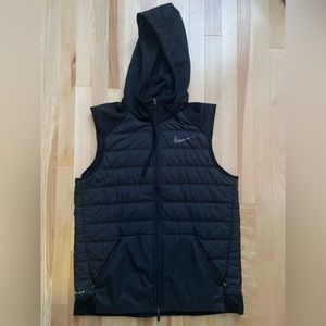 Men’s Nike hooded vest size L black in colour